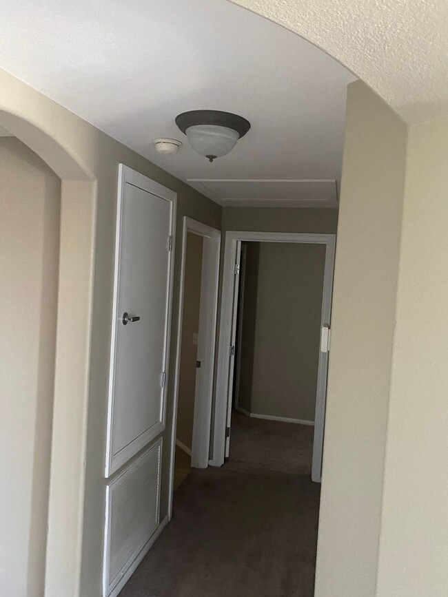 Building Photo - Beautiful 2 bedroom Summerlin Condo