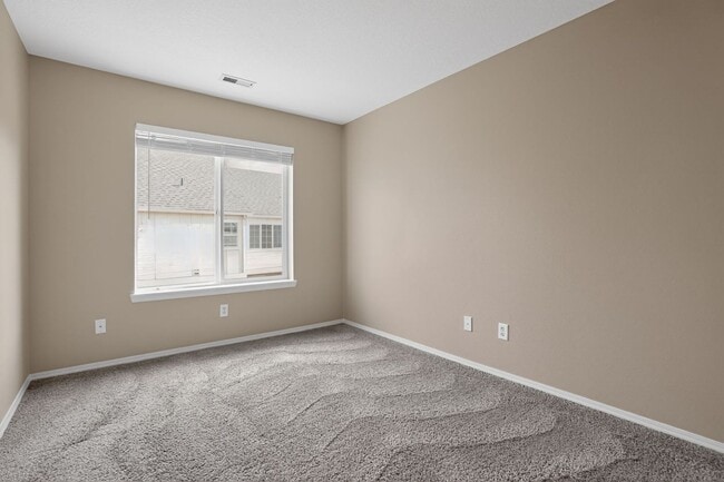 Building Photo - 1052 SE Portlandia Ave