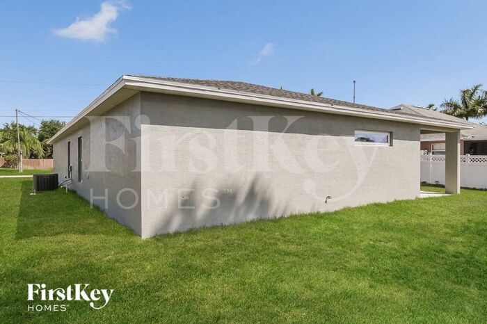 Building Photo - 2114 SW Biella Ave