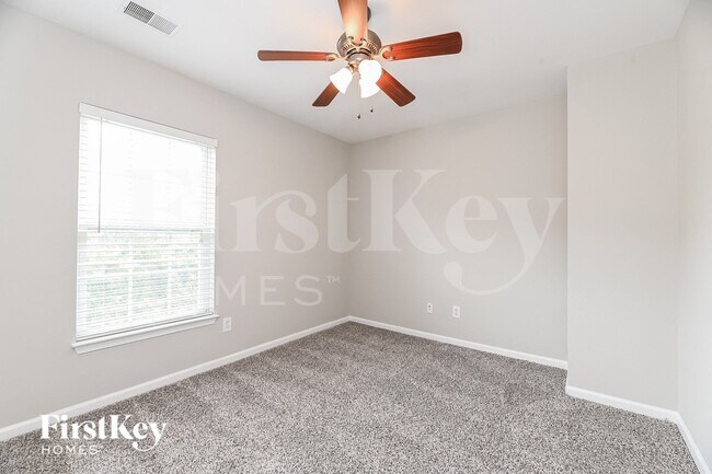 Building Photo - 105 Vinca Dr