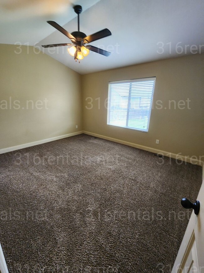 Building Photo - 5286 N Lycee St