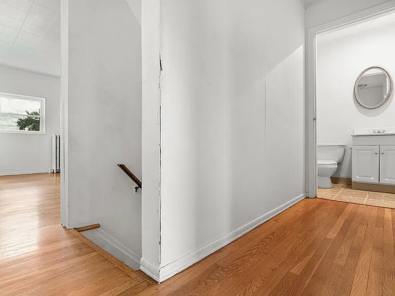 Building Photo - 179 Frank St