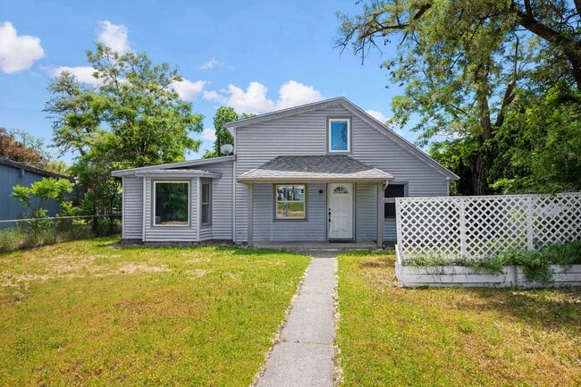 Building Photo - Updated 4BR Lidgerwood Home - Spiral Staircase, Loft & Oversized Garage!
