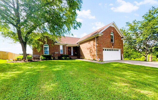 Building Photo - Station Camp Schools zoning! 3 bed with bonus room! Pet friendly!