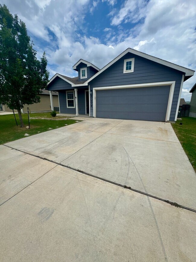 Building Photo - 2 weeks Free Rent! AVAILABLE IN BULVERDE! ...