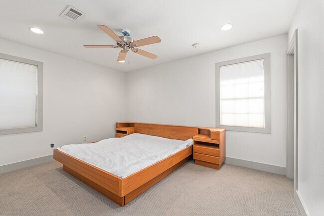 Building Photo - FALL 2026 PRE-LEASE! Amazing Location for ...