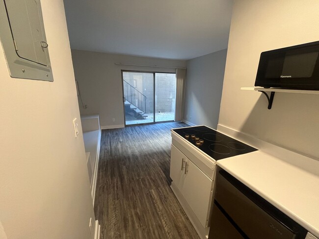 Interior Photo - 1944 Whitley Ave.