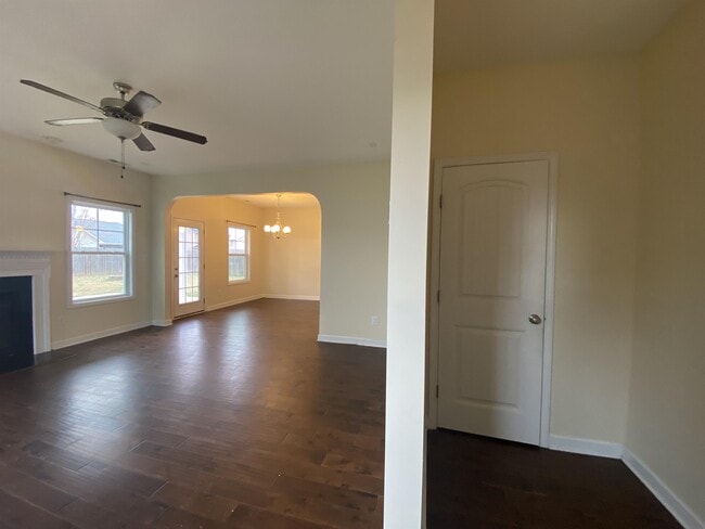 Building Photo - 5407 Nessee St