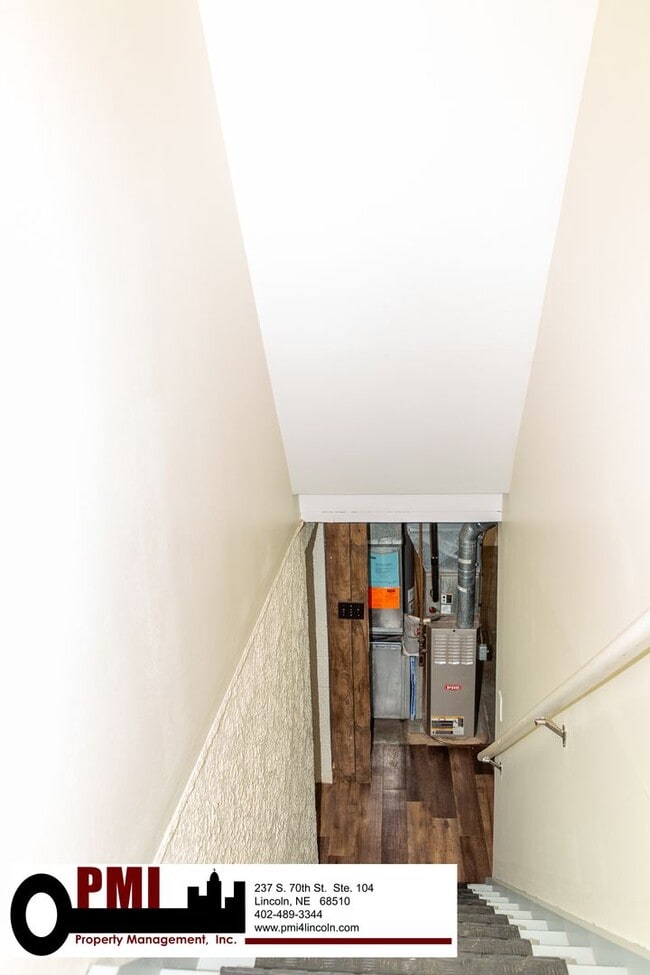 Building Photo - 2 Bedroom, 1 Bathroom House for Rent; Avai...