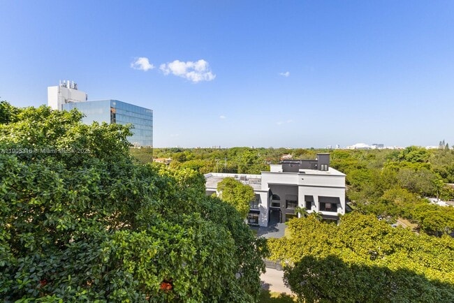 Building Photo - 2701 SW 3rd Ave