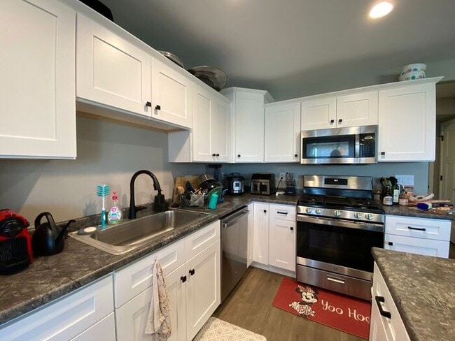 Building Photo - $2,550 | 4 Bedroom, 3.5 Bathroom House | Pets Negotiable | Available for a January 1st, 2026 Move...