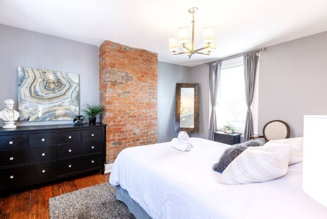 Building Photo - 1614 Mansfield St