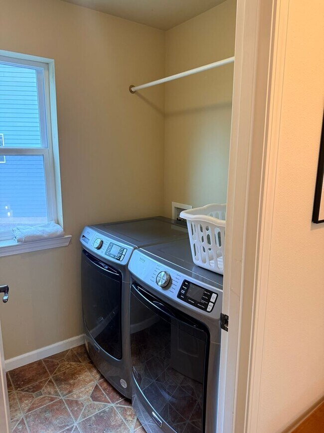 Building Photo - Lovely 4 Bedroom Home in Philomath