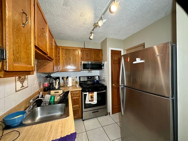 Building Photo - 247 N Neltnor Blvd