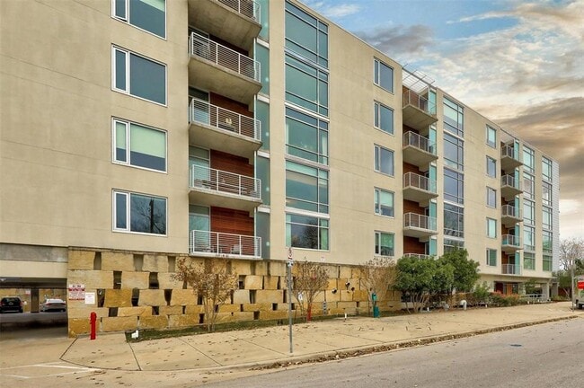 Building Photo - 210 Lee Barton Dr