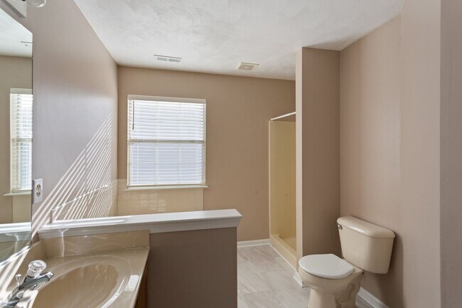 Building Photo - 1470 Berkshire Dr