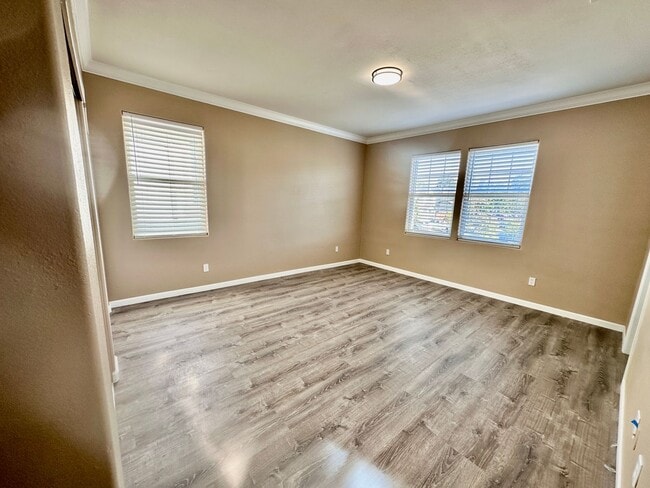 Building Photo - 4 bed/ 4.5 bath in Santa Rosa