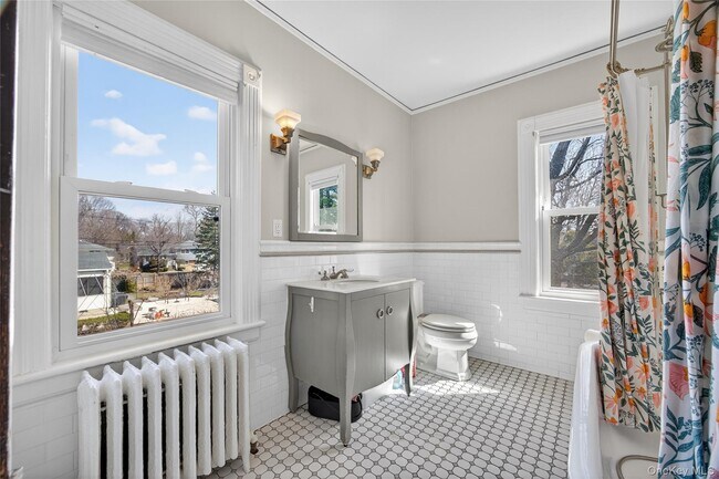 Building Photo - 121 Morris Ave