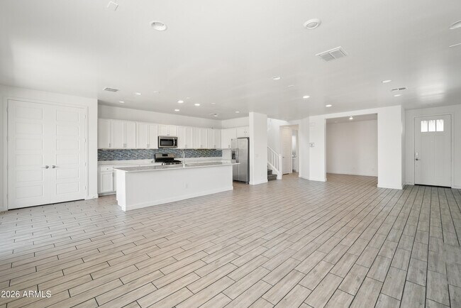 Building Photo - 9207 W Sells Dr