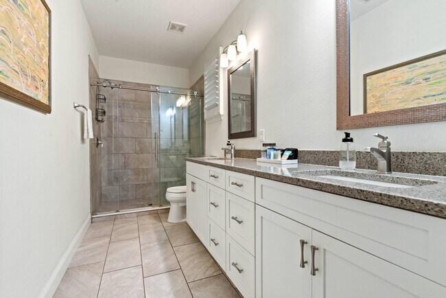 Building Photo - 10 Armand Beach Dr