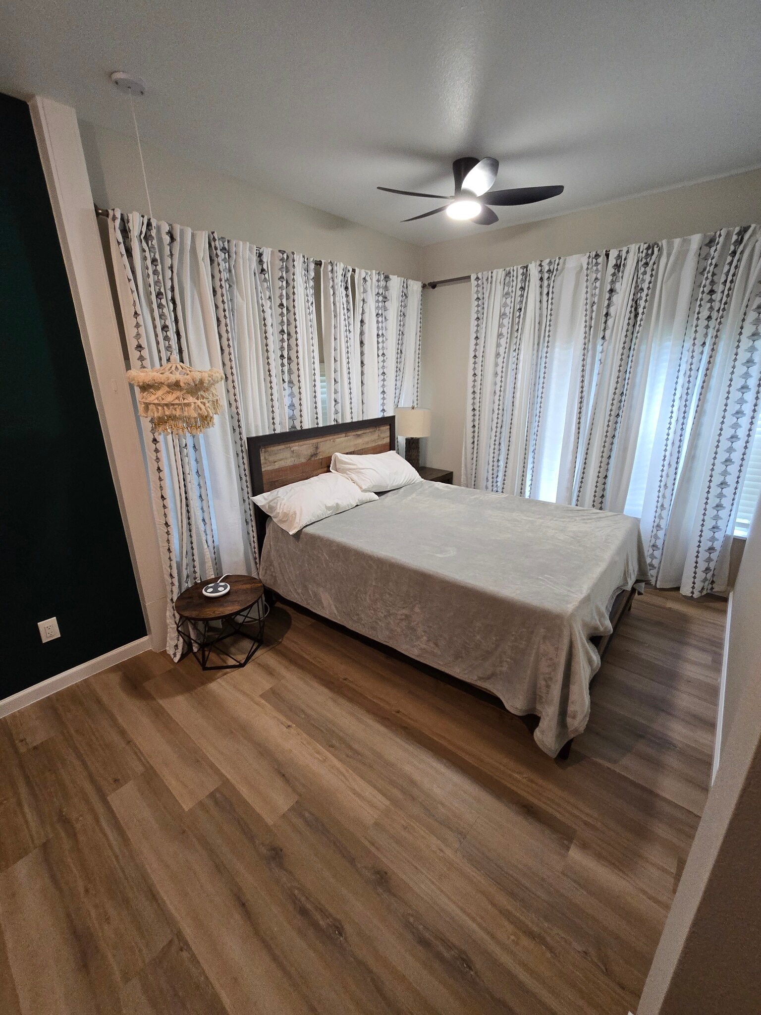 Building Photo - 1217 E Lamar St