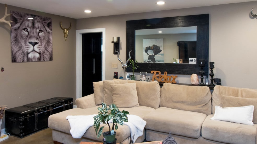 Living Room - 333 Newport Ave