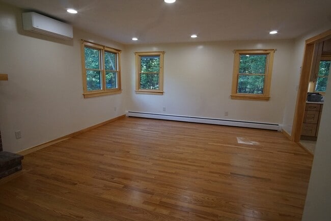 Building Photo - 49 Conant Rd