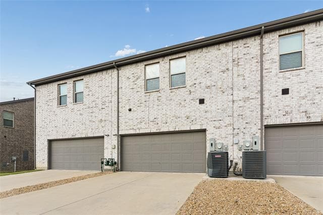 Building Photo - 4701 Piedras Lanzar Dr