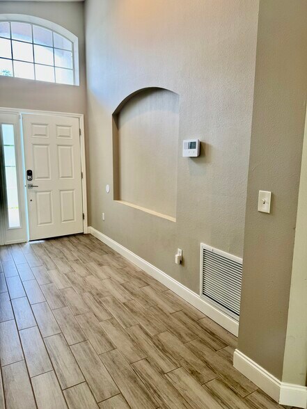 Entry - 7902 Canary Palm Ct