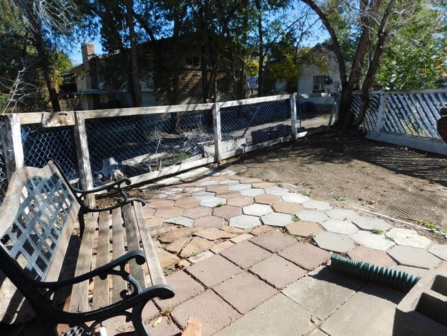 Building Photo - WALKING DISTANCE TO ST MARY'S