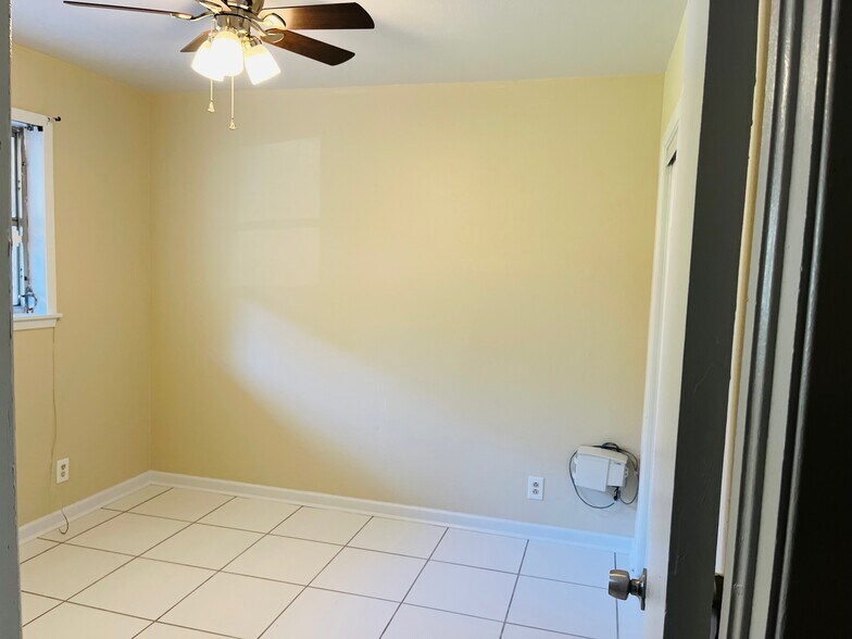 Building Photo - 308 Alexander Dr