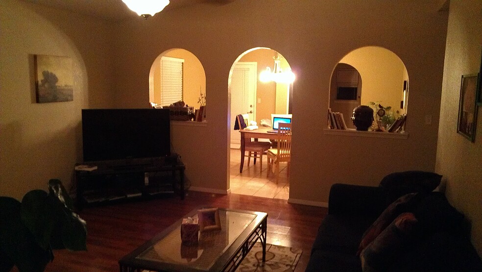 Building Photo - 7537 Luz de lumbre Ave