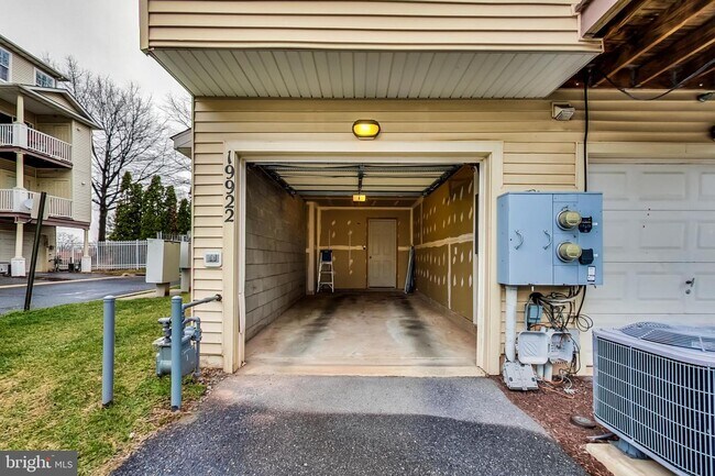 Building Photo - 19922 Crystal Rock Dr