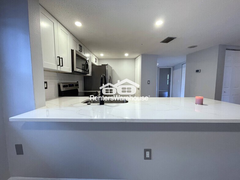 Building Photo - 300 S Florida Ave