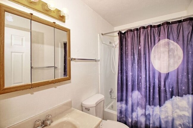 Building Photo - 2 Bedroom Apartment in Clifton - $1150