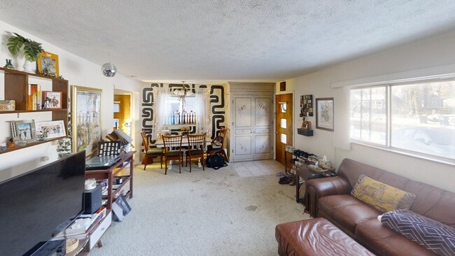 Building Photo - 1003 S 7th St