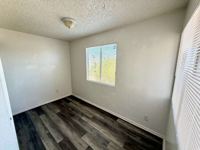 Building Photo - 10660 W Concordia Dr