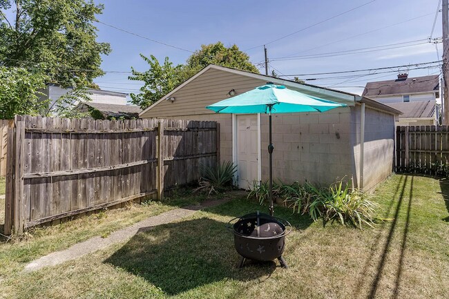 Building Photo - 477 E Gates St