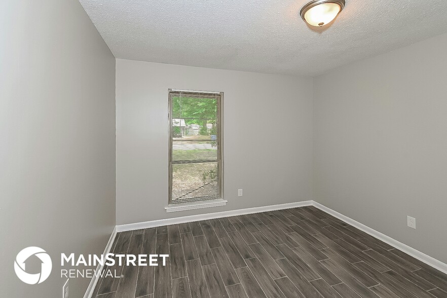 Building Photo - 2895 Devon Cir