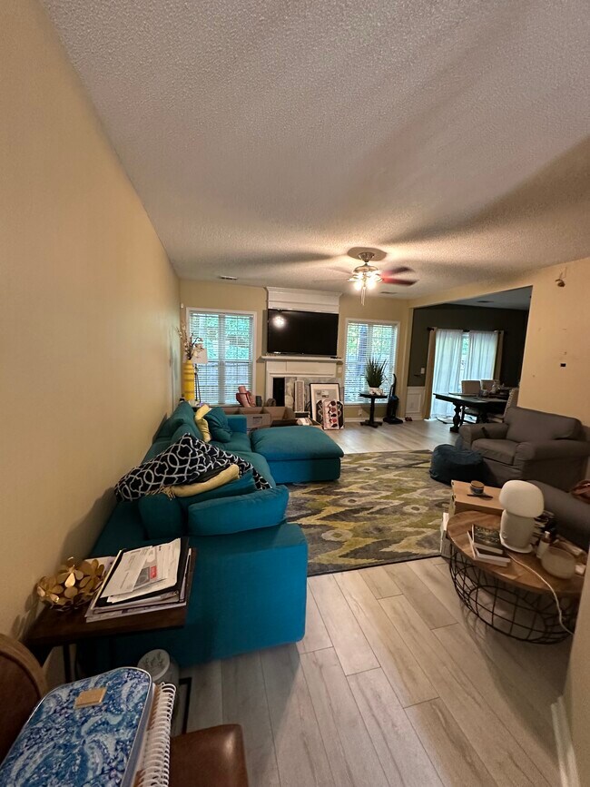 Building Photo - 4190 Royal Regency Cir NW