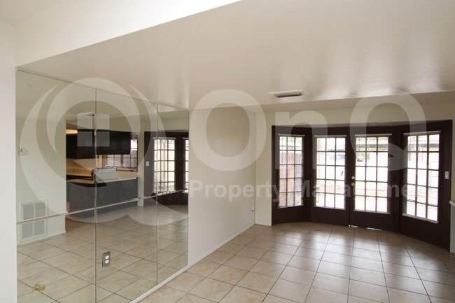 Building Photo - 6134 N 30th Ave