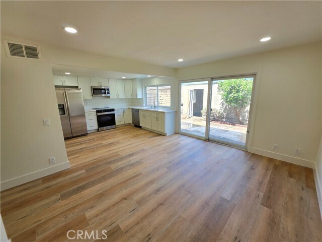 Building Photo - 4331 Larwin Ave