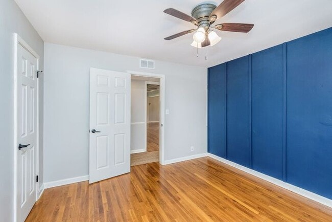 Building Photo - Fantastic 4 Bedroom Home In Great North Indy Location!