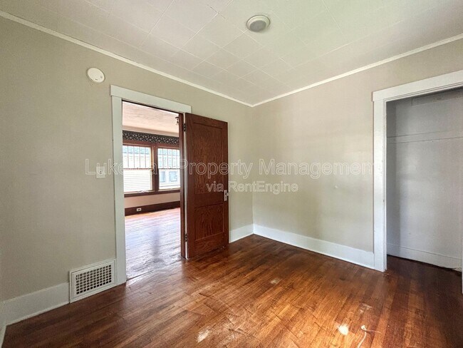 Building Photo - 819 Hoffman Ct