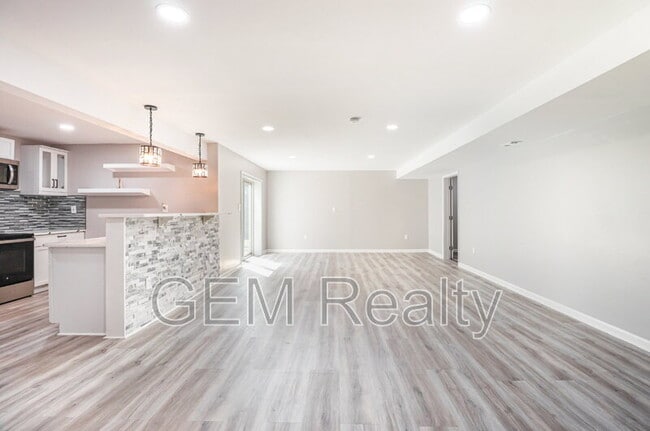 Building Photo - 7806 Shawmont Rd
