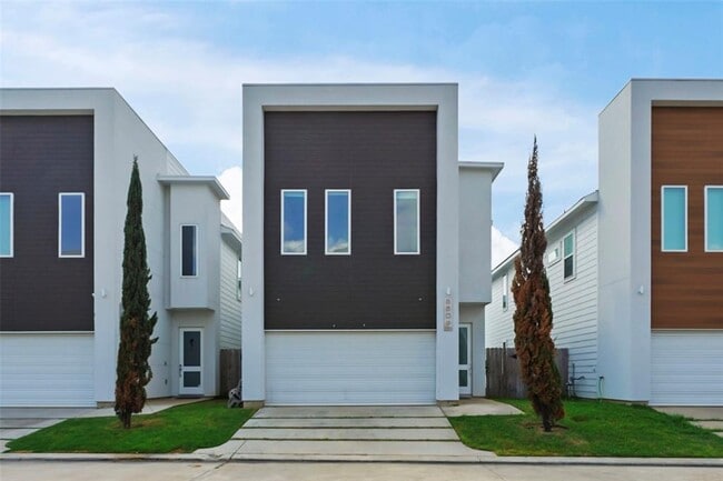 Primary Photo - 5509 Paraiso Pl