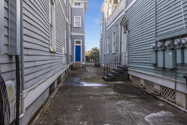 Building Photo - 1614 Governor Nicholls St