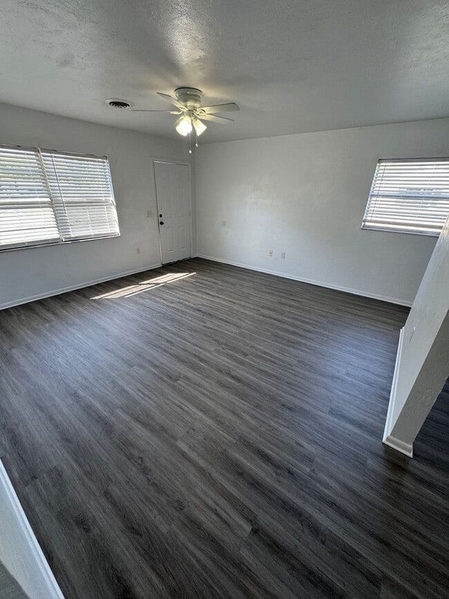 Building Photo - 1711 NE 70th St