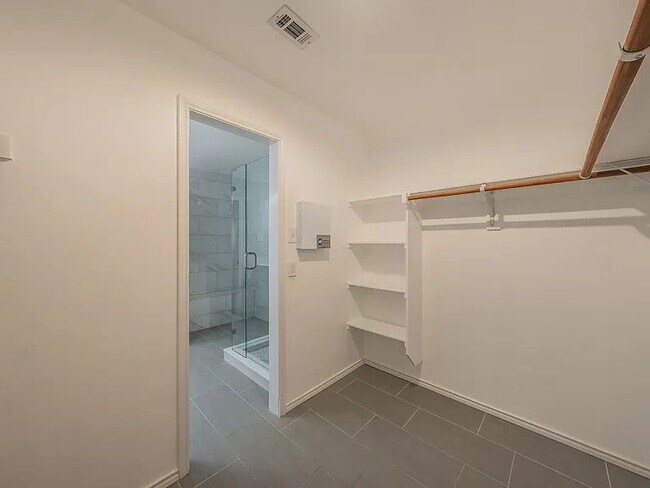 Building Photo - 7525 Berrenda Dr