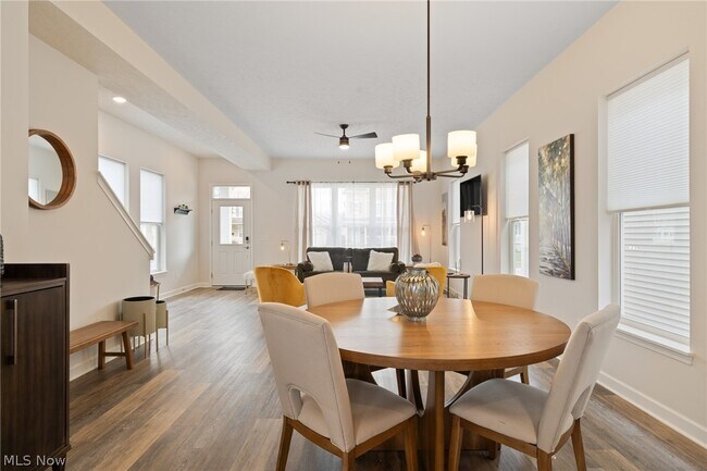 Building Photo - 2250 E 100th St